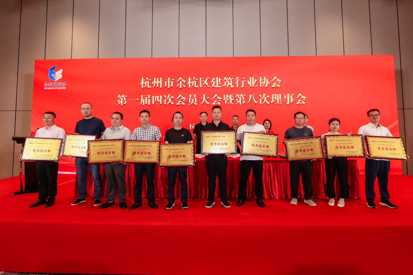4优秀建造师--严益益.jpg